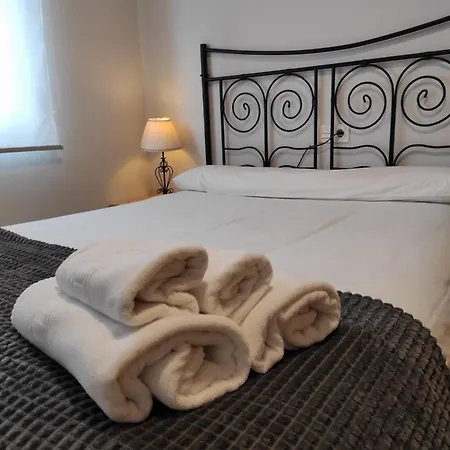 Apartment Figueras 4 *