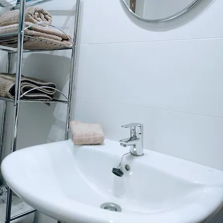 Apartment Figueras 4 *